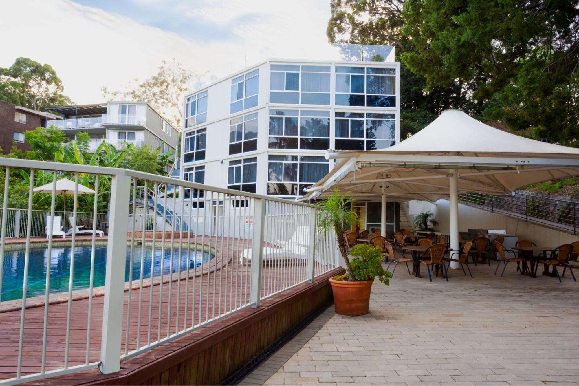Mirage Hotel Newport Exterior photo