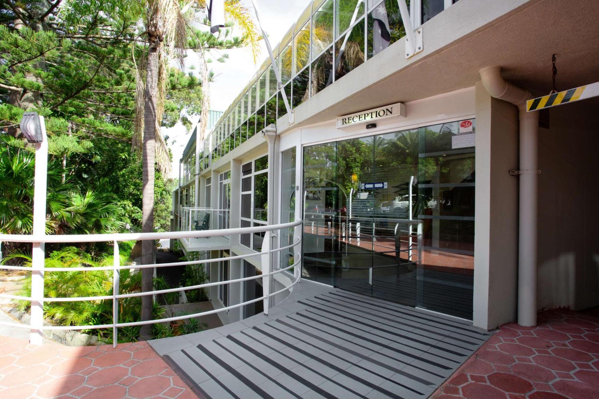Mirage Hotel Newport Exterior photo