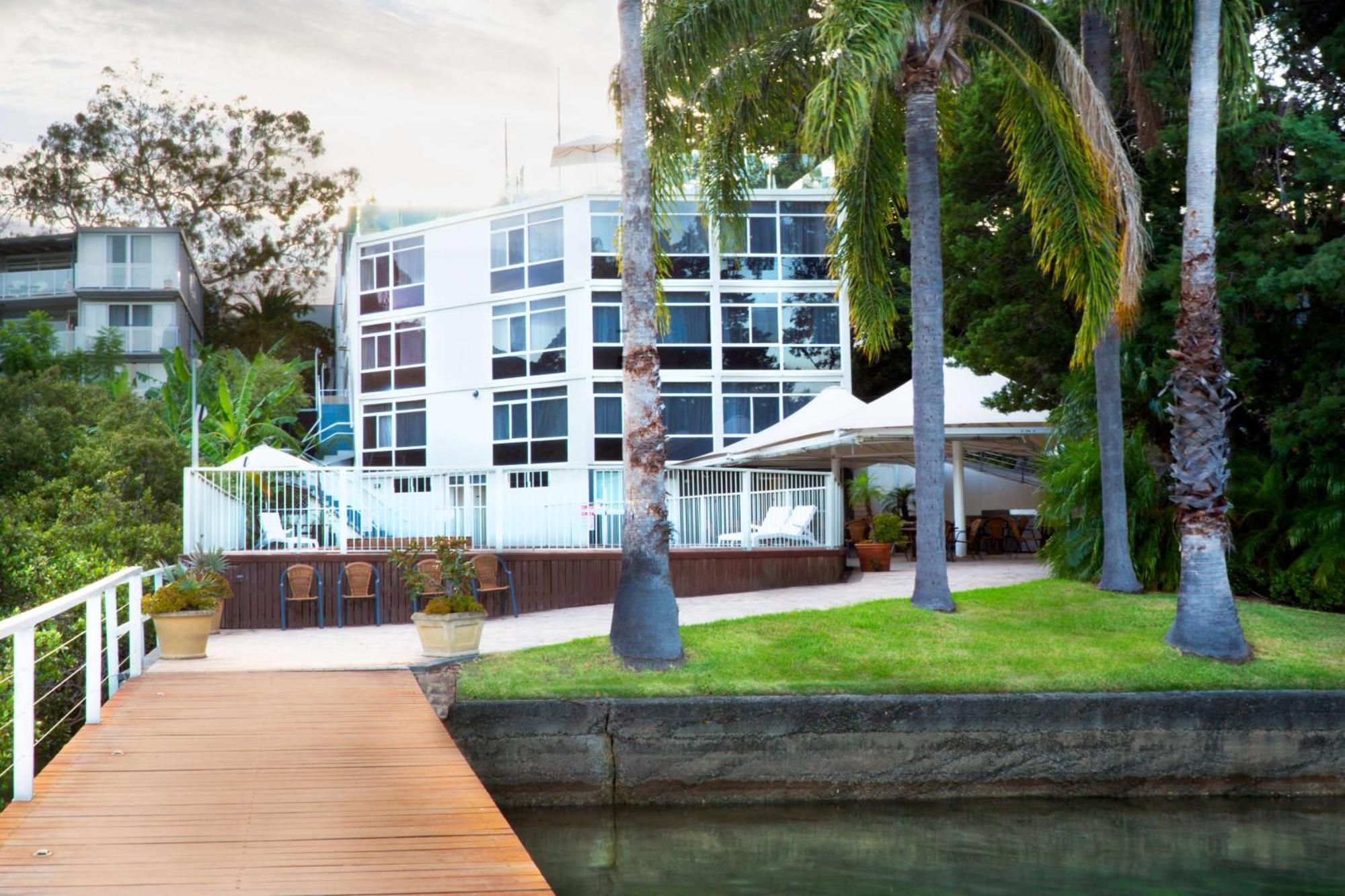 Mirage Hotel Newport Exterior photo